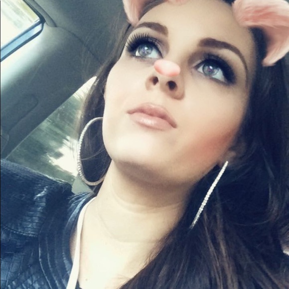 Meet your Posher, Karoline - Picture 3 of 4